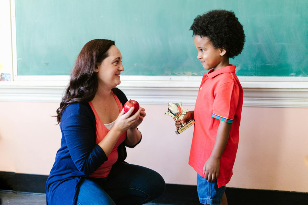Traveling for a School Contract: What Relocation Support Really Covers